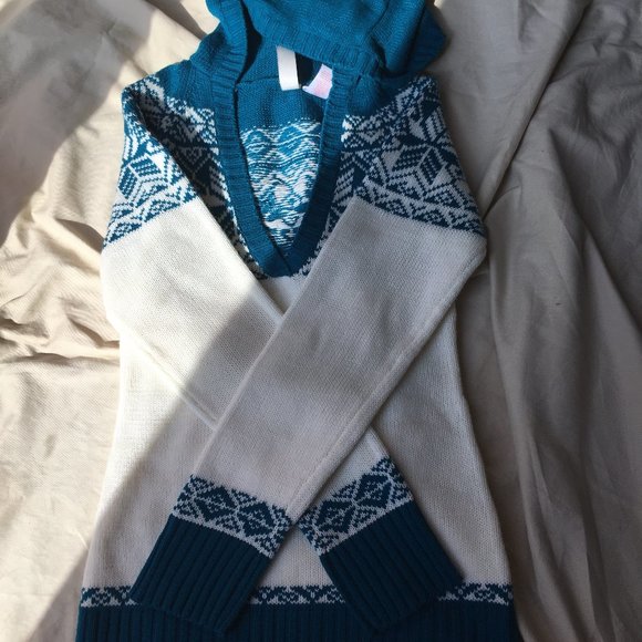 WOMENS KNIT SWEATER SIZE 4 BLUE AND WHITE - Picture 1 of 1